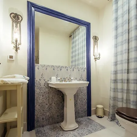 Luxury Apartment *